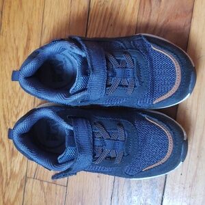 Stride Rite 9.5 sneakers